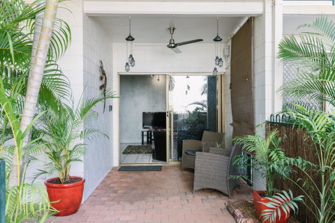 CitySide Apartment - 2 Bedroom With Private Courtyard - Northern Rivers Accommodation 7