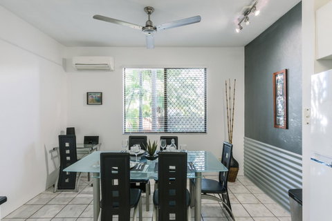 CitySide Apartment - 2 Bedroom With Private Courtyard - Northern Rivers Accommodation 9