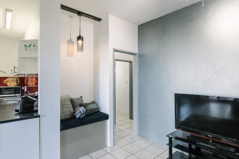 CitySide Apartment - 2 Bedroom With Private Courtyard - Northern Rivers Accommodation 8