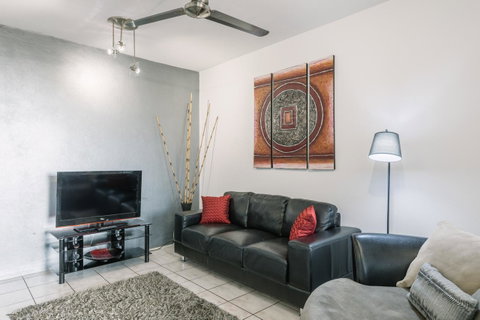 CitySide Apartment - 2 Bedroom With Private Courtyard - Northern Rivers Accommodation 1