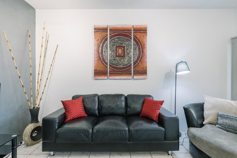 CitySide Apartment - 2 Bedroom With Private Courtyard - Northern Rivers Accommodation 4