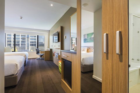 Crowne Plaza Canberra, An IHG Hotel - Northern Rivers Accommodation 23
