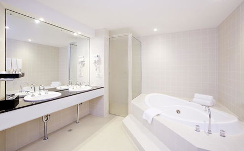 Crowne Plaza Canberra, An IHG Hotel - Northern Rivers Accommodation 20