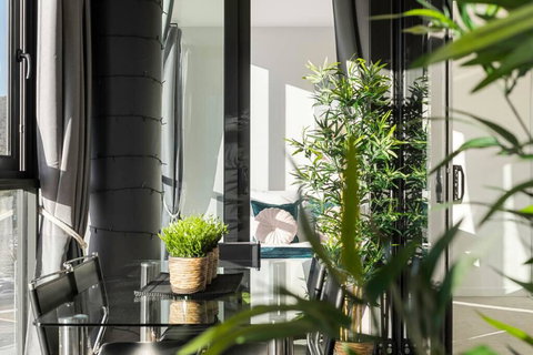 Braddon Penthouse, Top Location, Netflix, WiFi, Views - Northern Rivers Accommodation 1