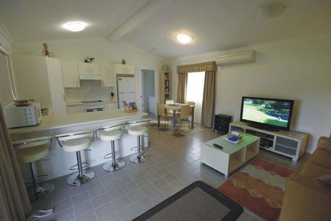Broke Village Hideaway - Northern Rivers Accommodation 3