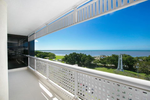 Cairns Luxury Waterfront Apartment - Northern Rivers Accommodation 2