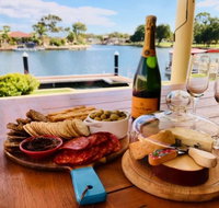 Canal Elegance In Yunderup - Northern Rivers Accommodation