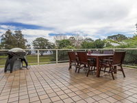 Castaways' 36 Cromarty Road - Beachfront house