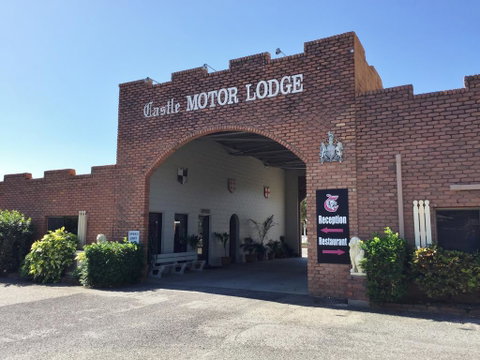 Castle Motor Lodge - Northern Rivers Accommodation 0
