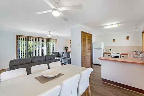 Catalina 12 Holiday House - Walk To Beaches - Northern Rivers Accommodation 0