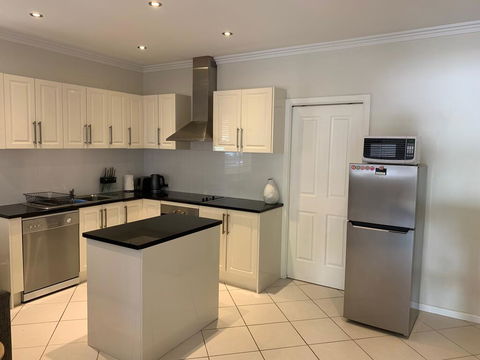 Central Armidale 2-Bedroom Apartment - Northern Rivers Accommodation 1