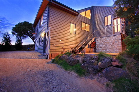 Charltom Hills - Northern Rivers Accommodation 2