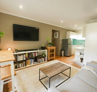Chic Pet Friendly  500m to the Beach w/ parking - Northern Rivers Accommodation