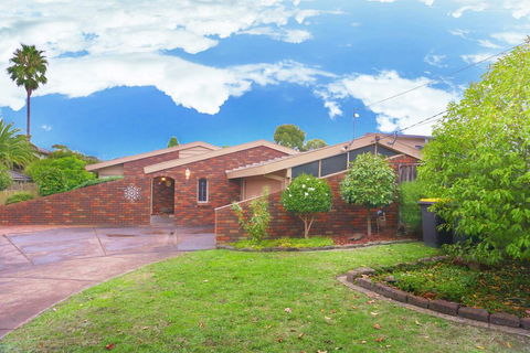 Classic Double Brick Garden House - Northern Rivers Accommodation 0