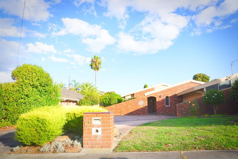 Classic Double Brick Garden House - Northern Rivers Accommodation 1