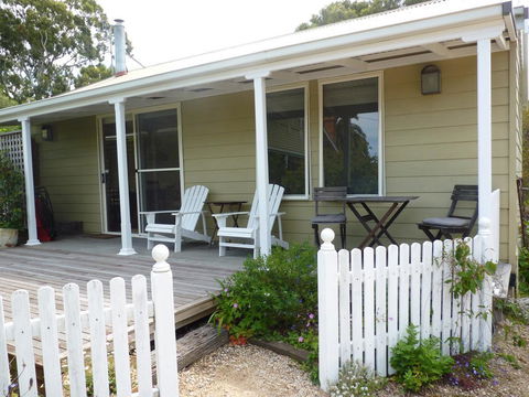 Clovelly Cottage - Northern Rivers Accommodation 0