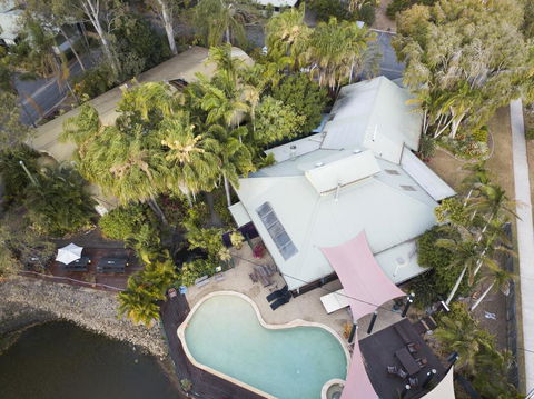 Colonial Village Cabins, Camping & Tours - Hervey Bay YHA - Northern Rivers Accommodation 1