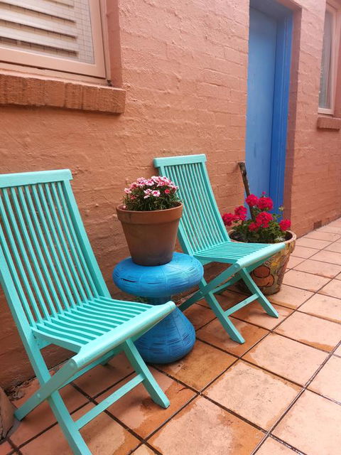Colourful Creative Artist House Glen Waverley - Northern Rivers Accommodation 3