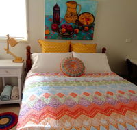 Colourful creative Artist house Glen Waverley - Northern Rivers Accommodation
