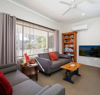 Comfortable Queen sized room near Tuggerah Lake - Northern Rivers Accommodation