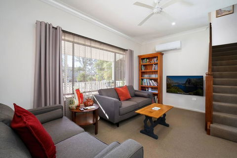 Comfortable Queen Sized Room Near Tuggerah Lake - Northern Rivers Accommodation 0