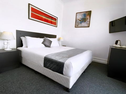 Commercial Hotel Hay - Northern Rivers Accommodation 0