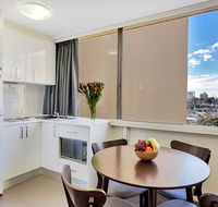 Cosmopolitan apartment at College St - Northern Rivers Accommodation