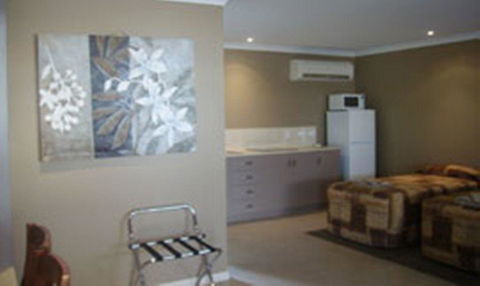 Cosmos Country Motor Inn - Northern Rivers Accommodation 0