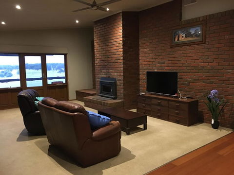 Country Farm House Close To Ballarat - Northern Rivers Accommodation 3
