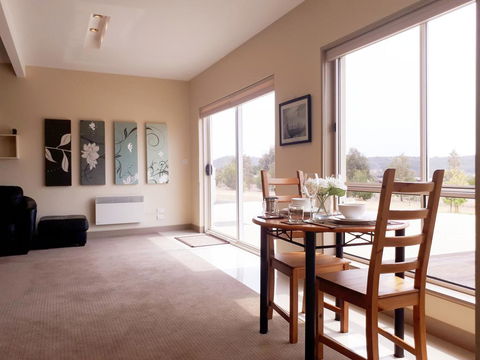 Couples Retreat With Mountain View Near Hobart - Northern Rivers Accommodation 0