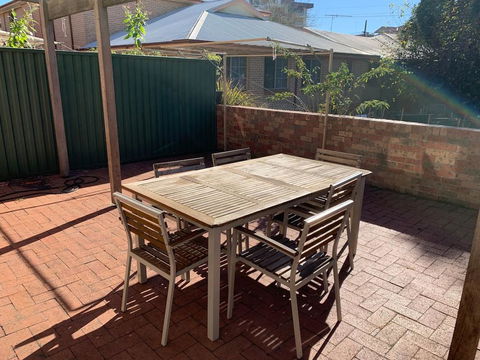 Cozy 3BR Townhouse In Liverpool CBD With Parking - Northern Rivers Accommodation 2