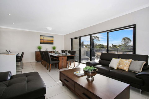 Cypress Townhouse 21 - Mulwala - Northern Rivers Accommodation 0