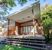 Decked out for a Fantastic Holiday - Winnett St Woorim Upstairs only - Northern Rivers Accommodation