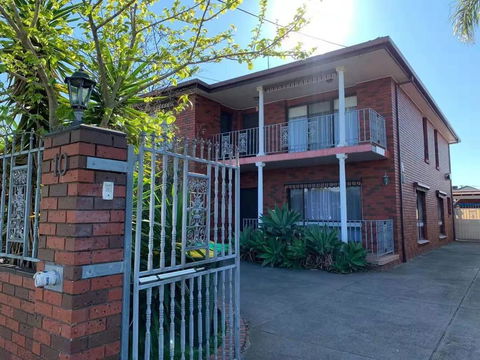 Delicate And Cozy Bedroom In Bentleigh East - Northern Rivers Accommodation 1