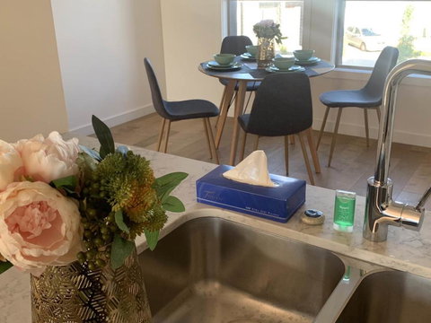 Delicate And Peaceful Bundoora Townhouse 12-R2 - Northern Rivers Accommodation 2
