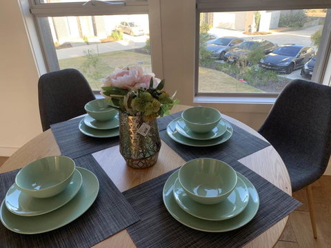 Delicate And Peaceful Bundoora Townhouse 12-R2 - Northern Rivers Accommodation 0