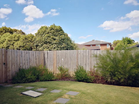 Delicate And Peaceful Bundoora Townhouse 20-R3 - Northern Rivers Accommodation 1