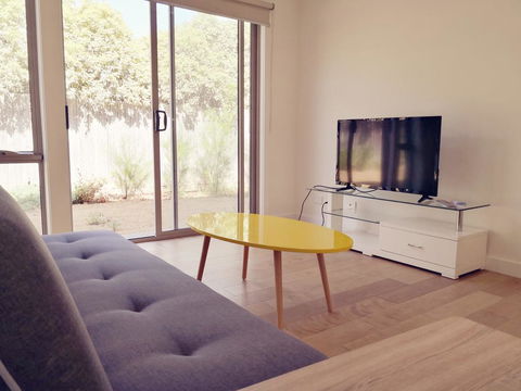 Delicate And Peaceful Bundoora Townhouse 20-R4 - Northern Rivers Accommodation 0