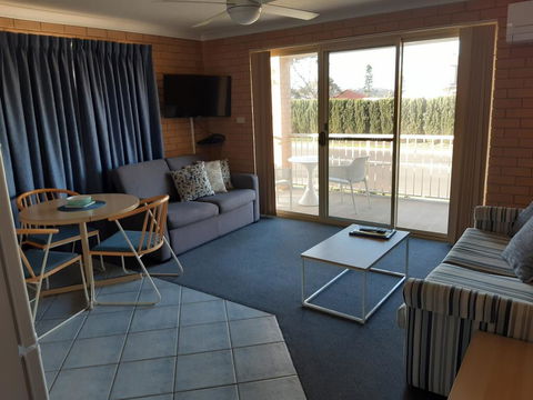 Dolphins Of Mollymook Motel And Fifth Green Apartments - Northern Rivers Accommodation 1