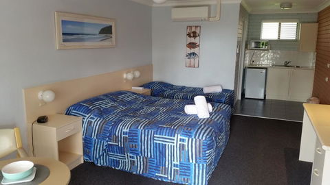 Dolphins Of Mollymook Motel And Fifth Green Apartments - Northern Rivers Accommodation 2