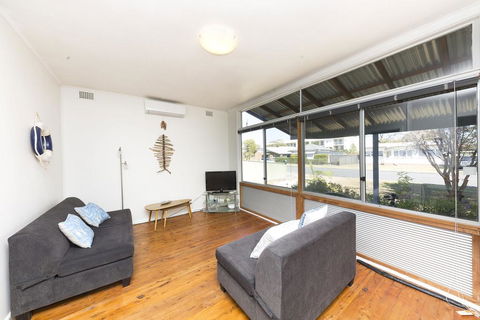 DOUGLAS COTTAGE FORSTER - Northern Rivers Accommodation 1