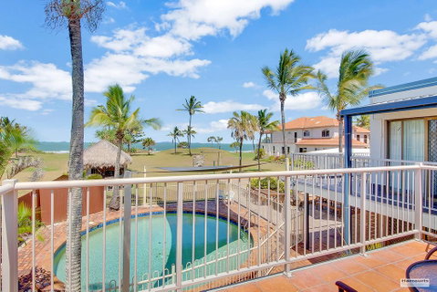 Driftwood On The Beach - Northern Rivers Accommodation 0