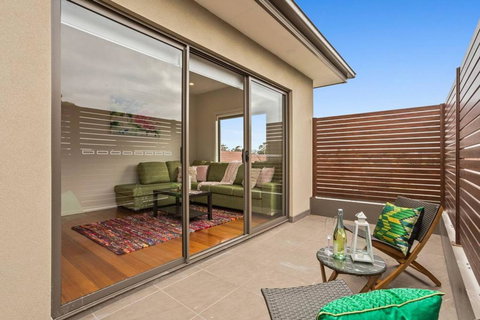 Dromana Beach House For Two Families. - Northern Rivers Accommodation 3