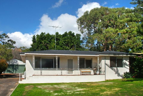 Eagle Bay Beach House - Northern Rivers Accommodation 0