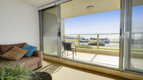 Ebbtide 2 - On Main Beach! - Northern Rivers Accommodation 2