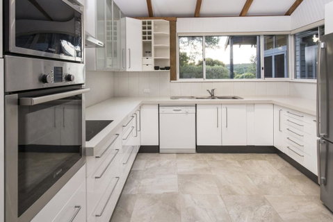 EeBee House - Beautiful Family Home With Stunning Eagle Bay Views - Northern Rivers Accommodation 2