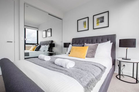 Elegant 2BR@Footscray Station - Northern Rivers Accommodation 2