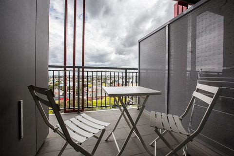 Elegant 2BR@Footscray Station - Northern Rivers Accommodation 1