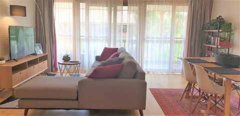 Elegant And Relaxing Apartment Few Mins To Canberra Racecourse - Northern Rivers Accommodation 3