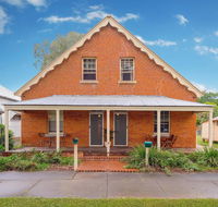 Eliza 1875 Red Brick Duplex Townhouse - Northern Rivers Accommodation